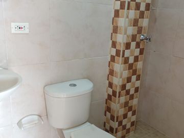 SE VENDE EDIFICIO RENTABLE Y  ESQUINERO DE 5 PISOS  B/ UNIR II BOGOTA COLOMBIA
