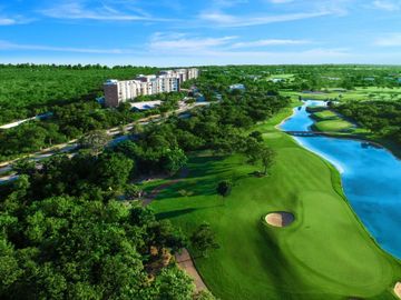 Departamento con vista al campo de golf y lago, en Yucatan Country Club, venta Mérida.