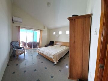 casa frente al mar de venta en Crucita
