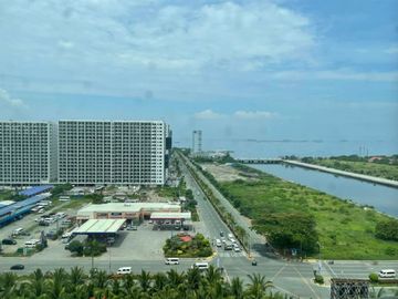 FOR SALE 3 BEDROOM W/ BALCONY & PARKING AT PALM BEACH WEST