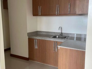 FOR SALE 3 BEDROOM W/ BALCONY & PARKING AT PALM BEACH WEST