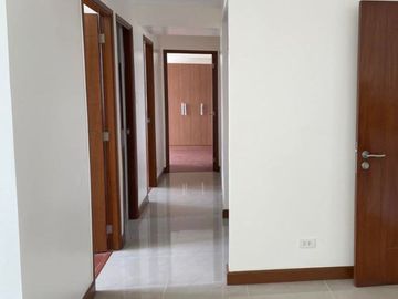 FOR SALE 3 BEDROOM W/ BALCONY & PARKING AT PALM BEACH WEST