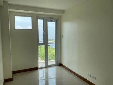 FOR SALE 3 BEDROOM W/ BALCONY & PARKING AT PALM BEACH WEST