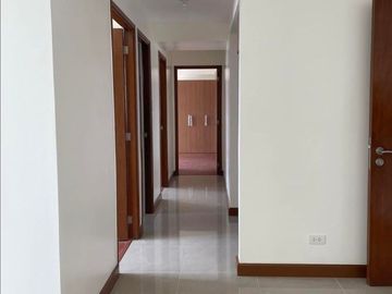 FOR SALE 3 BEDROOM W/ BALCONY & PARKING AT PALM BEACH WEST