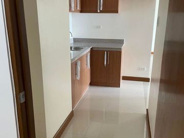 FOR SALE 3 BEDROOM W/ BALCONY & PARKING AT PALM BEACH WEST