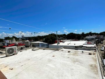 Casa moderna con oficina rooftop y bodega