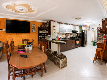 Casa en Venta en Piedecuesta
Área del lote: 54 m²
Área construida: 162 m²
Estrato 4

Características