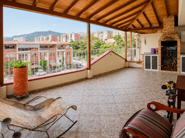 Casa en Venta en Piedecuesta
Área del lote: 54 m²
Área construida: 162 m²
Estrato 4

Características