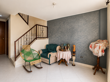 Casa en Venta en Piedecuesta
Área del lote: 54 m²
Área construida: 162 m²
Estrato 4

Características
