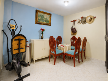 Casa en Venta en Piedecuesta
Área del lote: 54 m²
Área construida: 162 m²
Estrato 4

Características