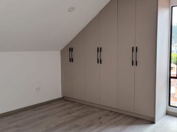 Dúplex de venta por el Colegio Bilingue, cerca del Río Yanuncay