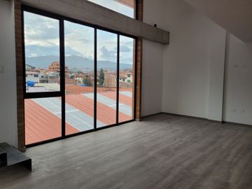 Dúplex de venta por el Colegio Bilingue, cerca del Río Yanuncay