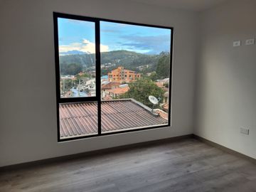 Dúplex de venta por el Colegio Bilingue, cerca del Río Yanuncay