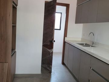 Dúplex de venta por el Colegio Bilingue, cerca del Río Yanuncay