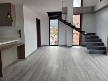 Dúplex de venta por el Colegio Bilingue, cerca del Río Yanuncay