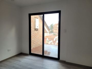 Dúplex de venta por el Colegio Bilingue, cerca del Río Yanuncay