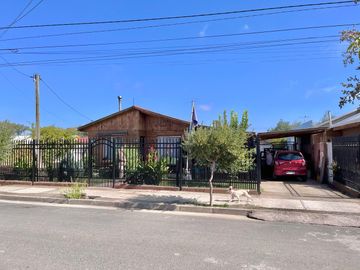Se vende casa de 3 piezas 1 baño en sitio de 450m2, sector La Obra, Curicó