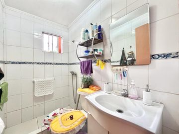 Se vende casa de 3 piezas 1 baño en sitio de 450m2, sector La Obra, Curicó
