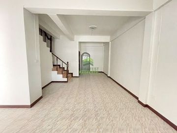 หมู่บ้านสวนเทพประทาน คลองสอง คลองหลวง ปทุมธานี ขายด่วน ทาวน์เฮ้าส์ 2 ชั้น เนื้อที่ 19.40 ตร.ว บ้านสวย แต่งใหม่ พร้อมอยู่
