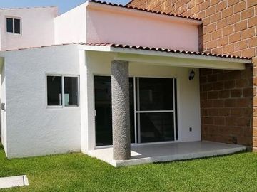 VENTA DE CASA LOFT EN CONDOMINIO DE 18 CASAS CON ALBERCA EN YECAPIXTLA, MORELOS