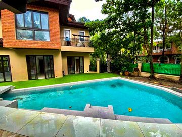 LUXURIOUS 2-STOREY, 6-BEDROOM HOUSE WITH POOL & GARDEN FOR SALE IN PORTOFINO HEIGHTS