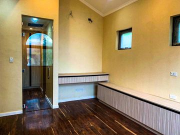 LUXURIOUS 2-STOREY, 6-BEDROOM HOUSE WITH POOL & GARDEN FOR SALE IN PORTOFINO HEIGHTS