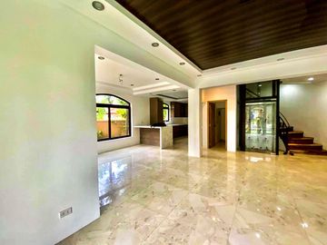 LUXURIOUS 2-STOREY, 6-BEDROOM HOUSE WITH POOL & GARDEN FOR SALE IN PORTOFINO HEIGHTS