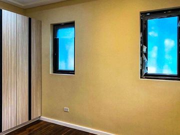 LUXURIOUS 2-STOREY, 6-BEDROOM HOUSE WITH POOL & GARDEN FOR SALE IN PORTOFINO HEIGHTS