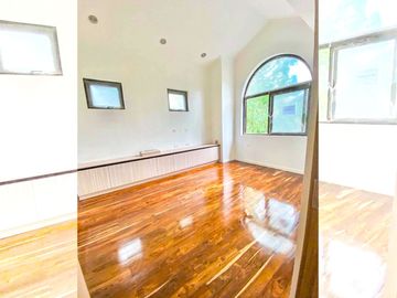 LUXURIOUS 2-STOREY, 6-BEDROOM HOUSE WITH POOL & GARDEN FOR SALE IN PORTOFINO HEIGHTS