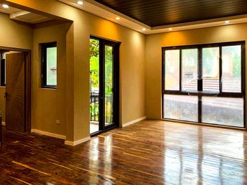 LUXURIOUS 2-STOREY, 6-BEDROOM HOUSE WITH POOL & GARDEN FOR SALE IN PORTOFINO HEIGHTS