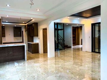 LUXURIOUS 2-STOREY, 6-BEDROOM HOUSE WITH POOL & GARDEN FOR SALE IN PORTOFINO HEIGHTS