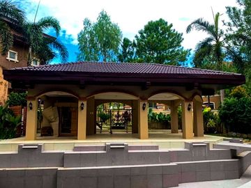 LUXURIOUS 2-STOREY, 6-BEDROOM HOUSE WITH POOL & GARDEN FOR SALE IN PORTOFINO HEIGHTS