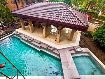 LUXURIOUS 2-STOREY, 6-BEDROOM HOUSE WITH POOL & GARDEN FOR SALE IN PORTOFINO HEIGHTS