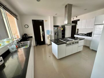 Casa en venta en villa campestre de 4 cuartos con baño.