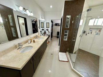 Casa en venta en villa campestre de 4 cuartos con baño.