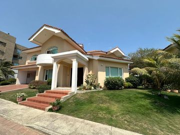 Casa en venta en villa campestre de 4 cuartos con baño.