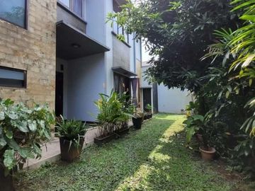 Rumah siap huni di komplek Tanjung Barat Jakarta Selatan