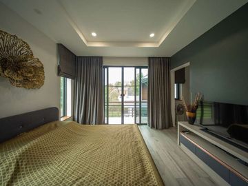 Modern 2-Storey Single House, 3 Bedrooms, With Swimming Pool