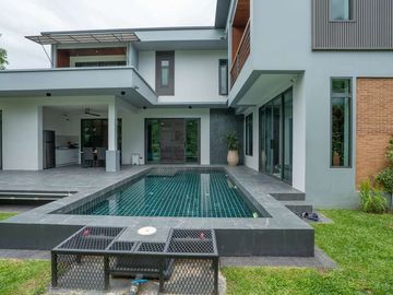 Modern 2-Storey Single House, 3 Bedrooms, With Swimming Pool