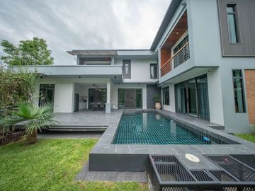 Modern 2-Storey Single House, 3 Bedrooms, With Swimming Pool