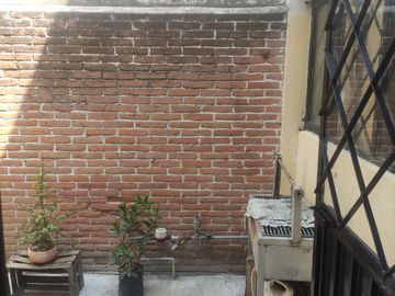Casa a 1 calle del centro expositor y monumetntos de los fuertes, excelente ubicación con porton automatico, calle cerrada