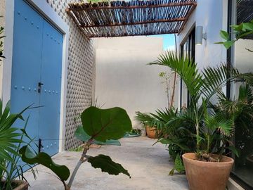 Casa en venta a estrenar en Chicxulub Puerto - A tan sólo 200 metros del mar