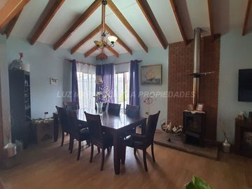 Encanto Residencial en La Calera: Hermosa Casa de 4 Dormitorios con Piscina y 3 estacionamientos