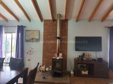 Encanto Residencial en La Calera: Hermosa Casa de 4 Dormitorios con Piscina y 3 estacionamientos