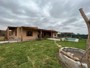 Venta de Casa de Campo en Condominio Nuevo - Chincha, El Carmen