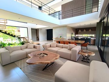 New, Modern 5 Bedroom Home in Residential Community, Heart of Llanogrande, Rionegro