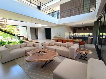 New, Modern 5 Bedroom Home in Residential Community, Heart of Llanogrande, Rionegro