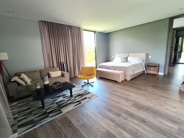 New, Modern 5 Bedroom Home in Residential Community, Heart of Llanogrande, Rionegro