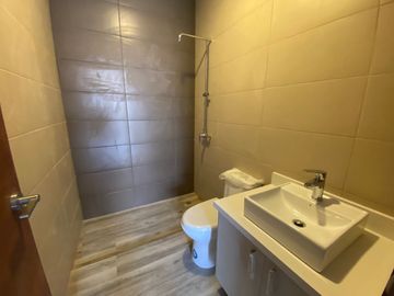 Departamento de venta con patio / jardin en Cumbaya