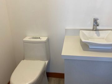 Departamento de venta con patio / jardin en Cumbaya